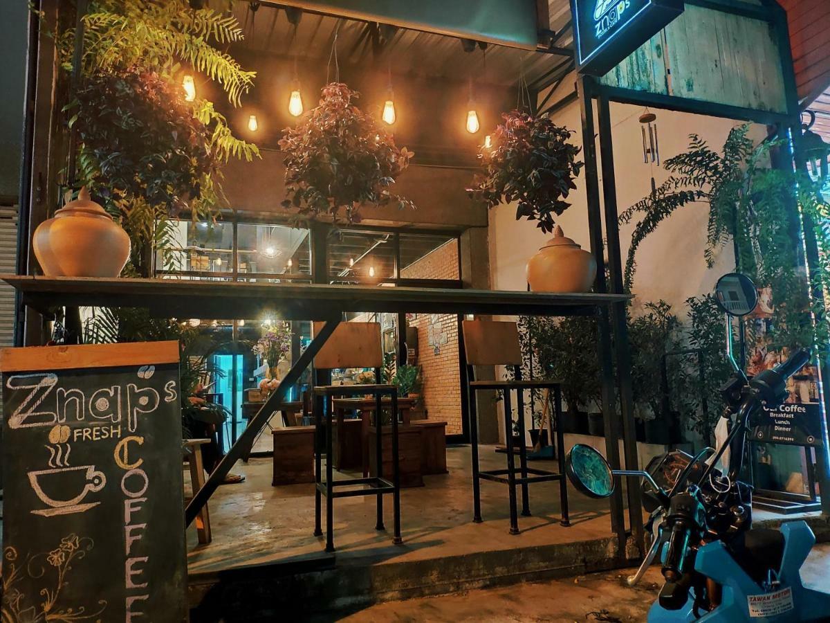 Znap'S Hostel & Cafe Chiang Mai Exterior photo